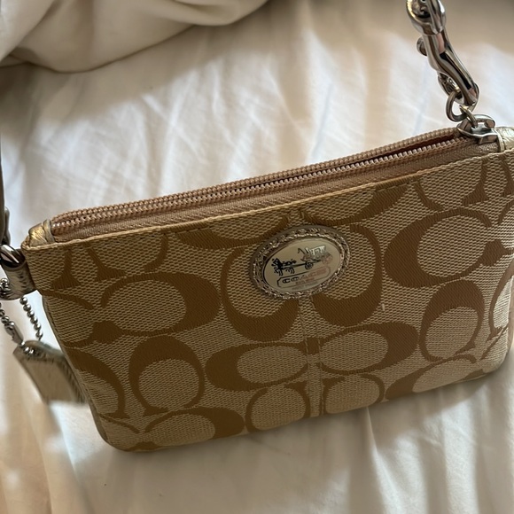 VINTAGE NEVER USED COACH WRISTLET - Picture 4 of 7